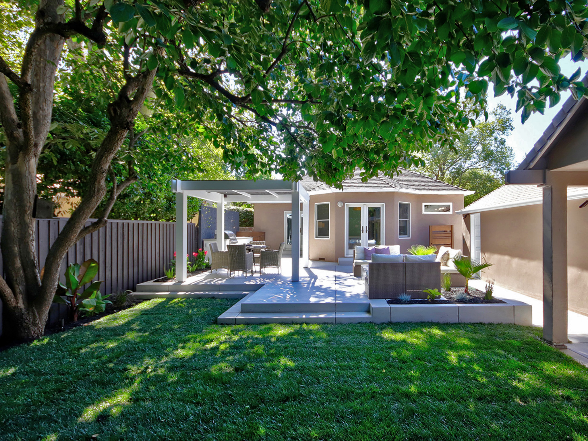 Kim residence, photograph 2